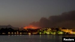 Zjarret pyjore që kanë nisur të përhapen në Korfuz.