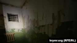 Одна з підвальних камер в Херсонському управлінні поліції, де під час окупації міста російські військові і ФСБ катували херсонців