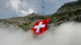 Гірський краєвид Швейцарії, фото ілюстративне