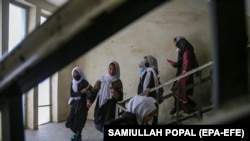 دختران یکی از مکاتب افغانستان