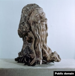 Деревянная скульптура "Смеющийся старик"
