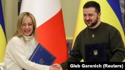 Голова уряду Італії Джорджа Мелоні (л) і президент України Володимир Зеленський, Київ, 21 лютого 2023 року