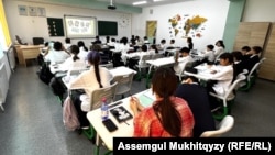 Қазақстандағы мектептердің бірі. Бейтарап сурет. 