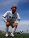 I osamdesetogodišnjaci igraju fudbal u Japanu