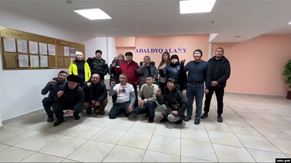 Активисты группы по созданию оппозиционной партии «Алга, Казахстан!». Астана, 15 декабря 2023 года