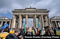 Украинские беженцы на акции в поддержку Украины в Берлин. Германия, архивное фото