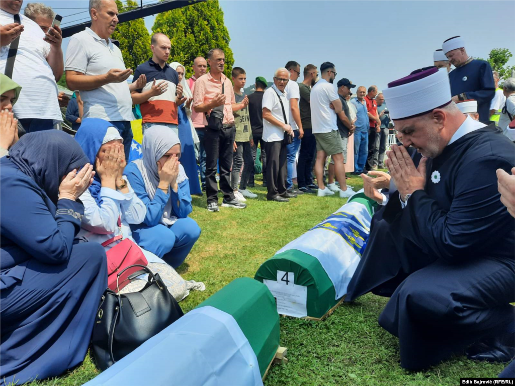 Bosnian Grand Mufti Efendi prays with the families as their relatives&#39; coffins await burial. &nbsp;