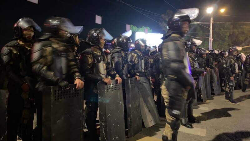 МВД заявило, что контролирует ситуацию после массовой ночной драки в Бишкеке