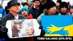 Во время митинга в годовщину масштабного вторжения России в Украину. Рига, Латвия, 24 февраля 2023 года