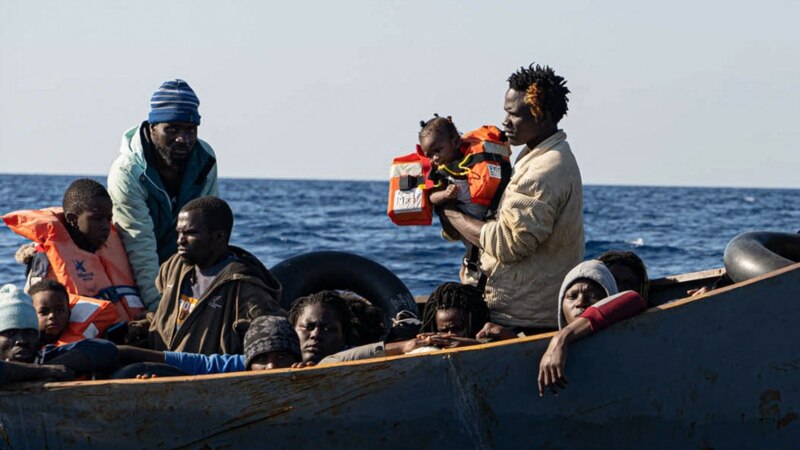 Најмалку 45 мигранти загинаа во бродолом во регионот на Калабрија