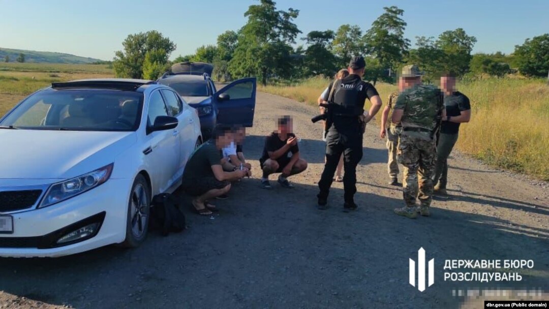 Autoritățile ucrainene au publicat fotografii cu incidentul din apropiere de localitatea Marinovca, din regiunea Odesa, în care un militar a fost ucis.