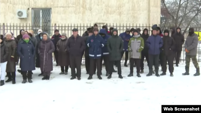 Kazakh Oil Workers Stick To Strike With Tensions High On