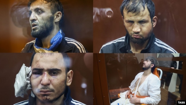 (По посока на часовниковата стрелка от горния ляв ъгъл) Далерджон Мирзоев, Фаридун Шамсиддин, Мухамадсобир Фаизов и Сайдакрам Раджабализода, показващи доказателства, че са били бити, присъстват на изслушване за мярка за неотклонение в Басманския районен съд на 24 март.