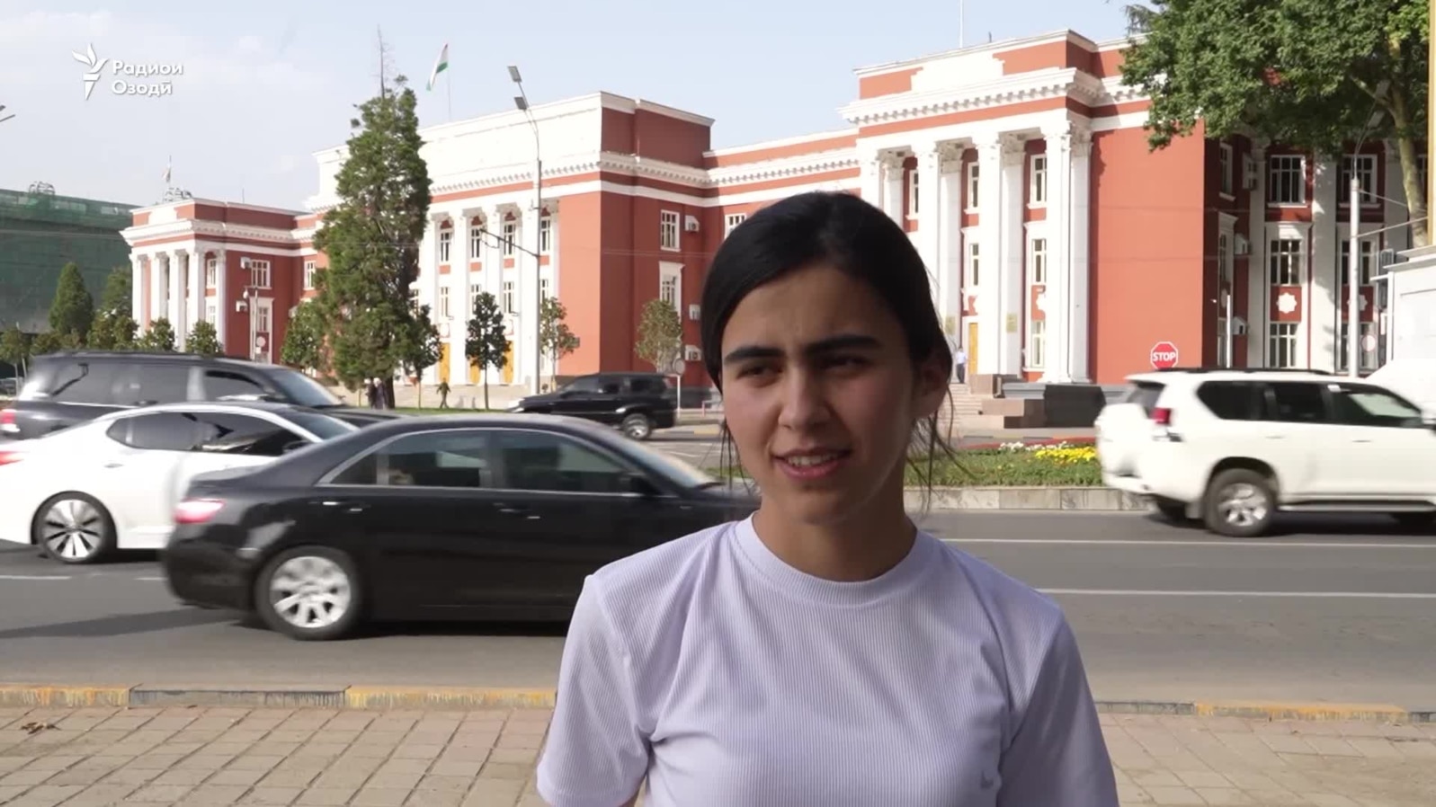 "Бинои порлумонро медонам, аммо вакилонро не"