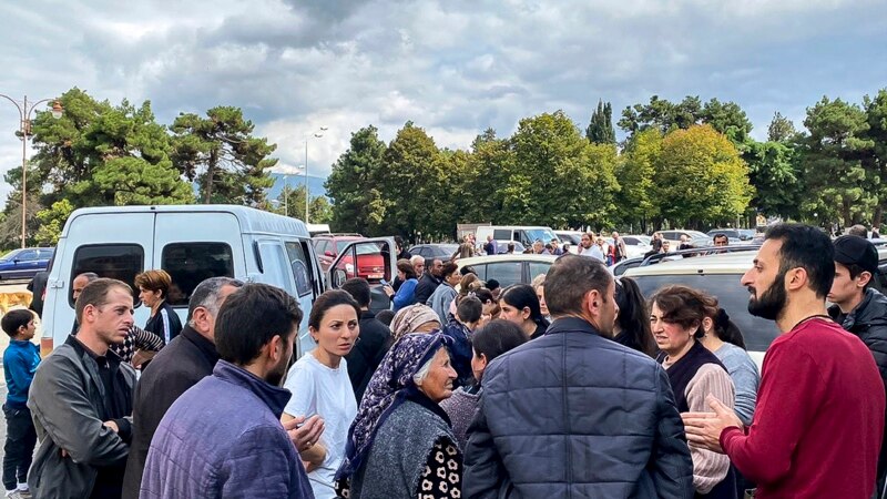 Азербејџан тврди дека цивилите можат безбедно да патуваат од Нагорно-Карабах