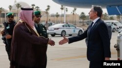 Blinkena je u Rijadu dočekao direktor protokolarnih poslova Ministarstva vanjskih poslova Saudijske Arabije Mohammed Al-Ghamdi, Saudijska Arabija, 29. aprila 2024. 