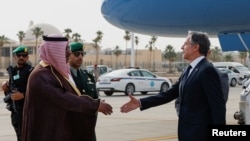 ԱՄՆ պետքարտուղար Էնթոնի Բլինքենին ողջունում է Սաուդյան Արաբիայի արտաքին գործերի նախարարության Արձանագրության հարցերով տնօրեն Մուհամմեդ Ալ-Ղամդին, 29-ը ապրիլի, 2024թ.
