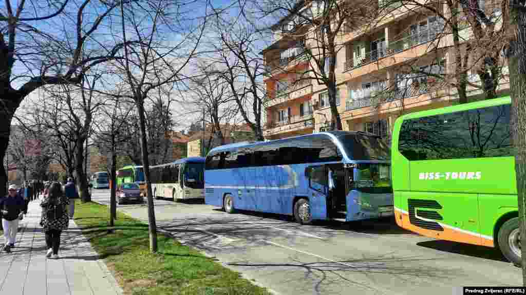 Na protest u Sarajevo stigli su autobusima građani iz drugih mjesta u Federaciji BiH.