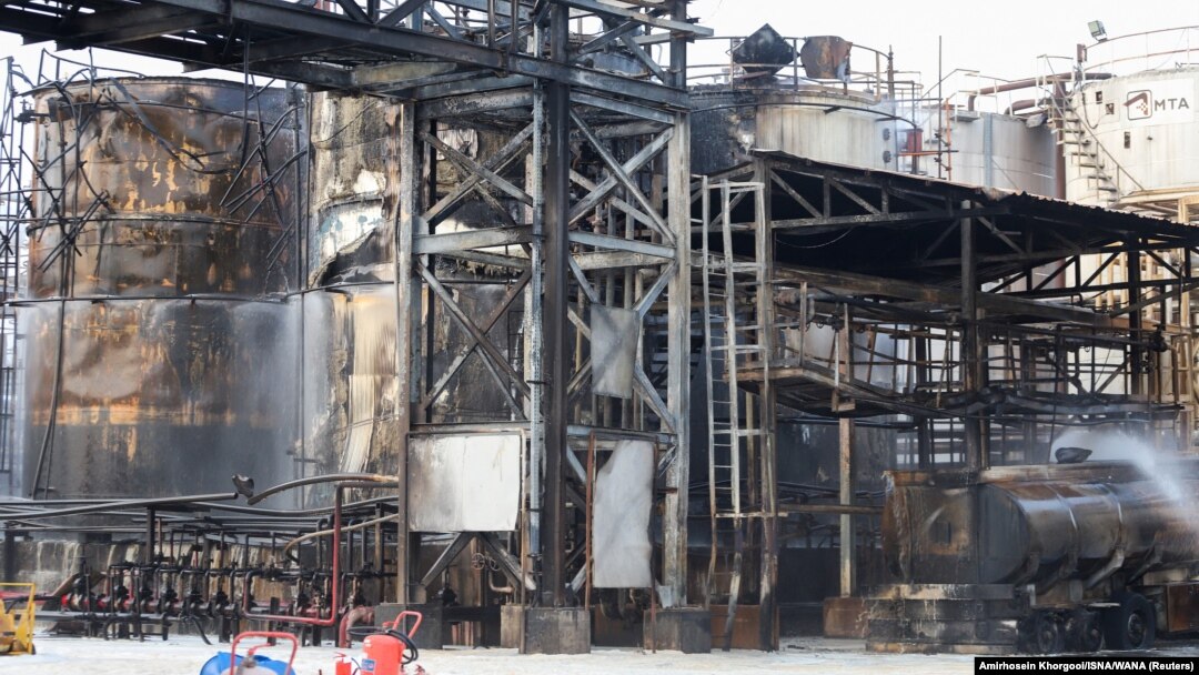 A general view of fire suppression at an oil refinery in Bandar Abbas, Iran. (file photo)
