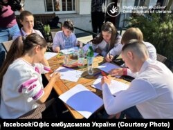 Українські діти розповідали в Гаазі історії свого повернення з російської депортації