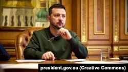 Володимир Зеленський заявив 7 травня, що провів телефонні розмови з низкою іноземних політиків