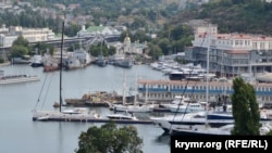 Стоянка яхт у Царской пристани в Южной бухте Севастополя, архивное фото