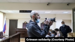 Громадянський журналіст, учасник громадського руху «Кримська солідарність» Куламет Ібраїмов у будівлі Південного окружного військового суду, 2023 рік