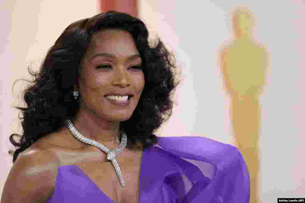 Angela Bassett stiže na dodjelu Oscara u nedjelju, 12. marta 2023., u Dolby Theatre u Los Angelesu.