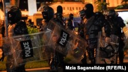 თავისუფლების მოედანსა და პუშკინის სკვერში სპეცრაზმელები არიან მობილიზებული.