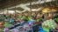 Potrivit calculelor Europei Libere, în urma implementării reformei fiscale, prețurile la produsele alimentare de bază va crește cu aproximativ 10%. În imagine: Piața Centrală din Chișinău