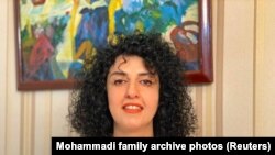 Муҳаммадий Эронда 13 марта ҳибс қилинган, беш марта судланган. 