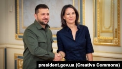 Președintele ucrainean, Volodimir Zelenski, și șefa diplomației germane, Annalena Baerbock 