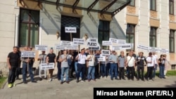 Protest građana sedam sela sa šireg područja Mostara tokom sjednice Gradskog vijeća Mostara zbog izgradnje solarnih elektrana u blizini njihovih kuća, 15. april 2024.