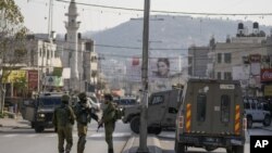 Ushtarët izraelit në qytetin Nablus në Bregun Perënidmor. Fotografi nga arkivi. 