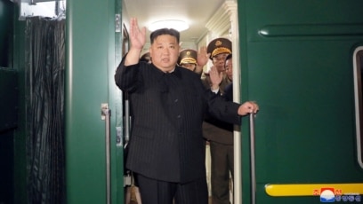 Севернокорейският лидер Ким Чен ун пристигна във вторник с личния