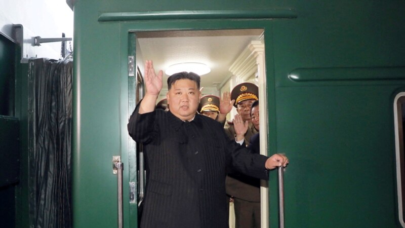 Ким Џонг Ун пристигна во Русија