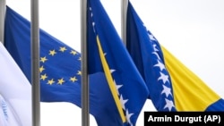 Zastava Evropske unije vijori se pored zastave Bosne i Hercegovine ispred zgrade Vijeća ministara u Sarajevu, Bosna i Hercegovina, 12. marta 2024. 