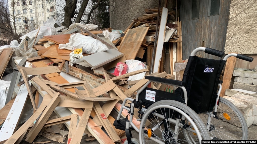 У військовій поліклініці у Львові після численних скарг і скандалу почали ремонт