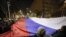 Руско знаме беше разпънато на крайнодесния протест в Белград срещу правителствените рафтове в Косово на 15 февруари.