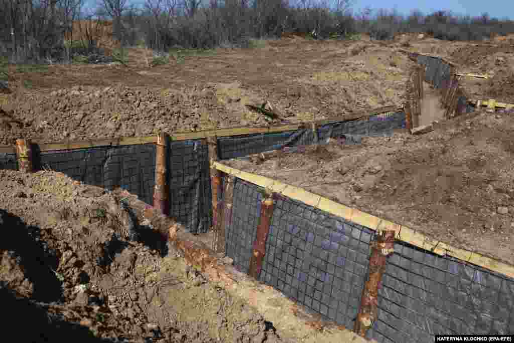A recently constructed trench fortification Nearly 25 months into Russia&#39;s full-scale invasion of Ukraine, World War I-style tactics continue to dominate the landscape.