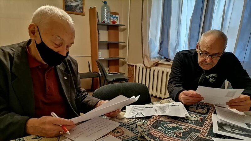 В Уфе активисты партии "Яблоко" провели "Вечер писем женщинам-политзаключенным"
