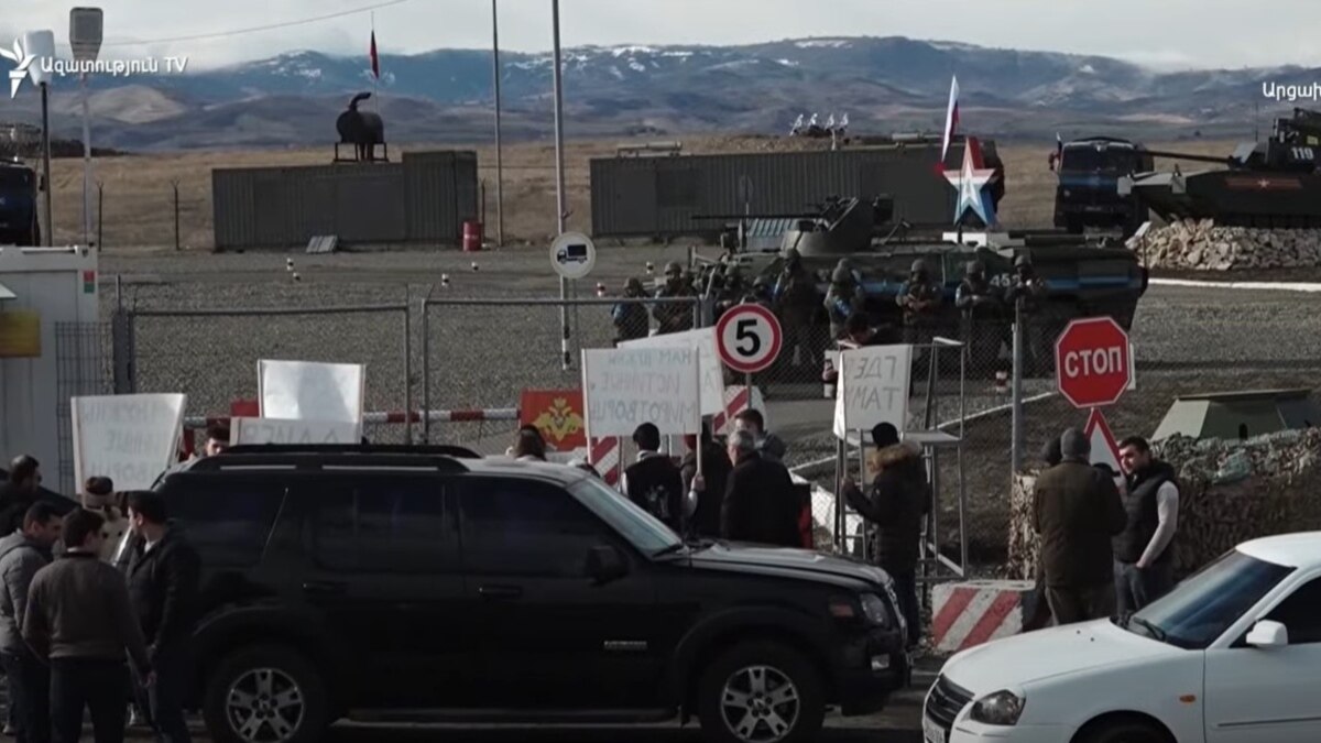 Russian Peacekeepers Unblock Entrance To Their Karabakh Base Amid Armenian Protest - Vimarsana News