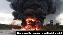 Ймовірно уражений Ту-22М3 на російській авіабазі «Сольци» під Псковом