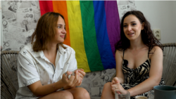 „Acum și în Moldova ne simțim liber”. Povestea unui cuplu LGBT, format dintr-o moldoveancă și o ucraineancă