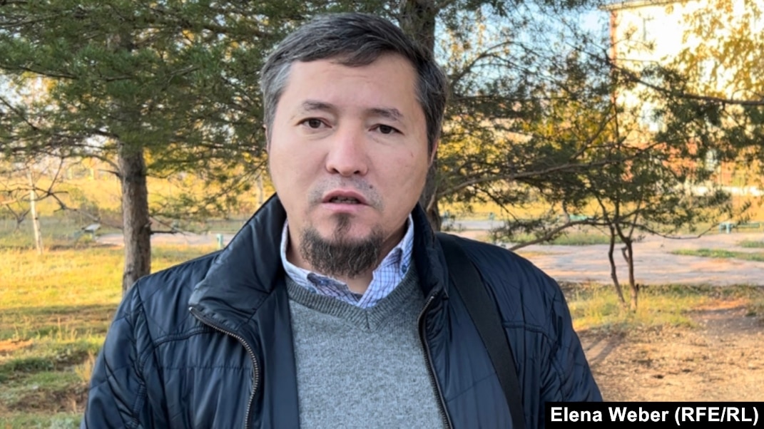 Жалаңаш қыздардың фотосуретін өзіңізге қосыңыз