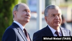 Президент России Владимир Путин и президент Узбекистана Шавкат Мирзияев.