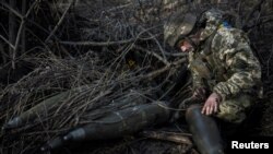 Український військовий на позиціях поблизу Мар’їнки, 26 грудня 2023 року