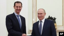 Bashar al-Assad (lijevo) i Vladimir Putin u Moskvi, Rusija, 24. jula 2024.