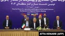 Iranski ministar spoljnih poslova Hosein Amirabdolahijan govori tokom regionalnog samita na kojem su učestvovali i Azerbejdažn, Jermenija, Rusija i Turska.