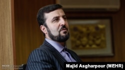 За словами Казема Гарібабаді, Тегеран обговорюватиме питання, пов’язані з ядерними об’єктами країни та збагаченим ядерним матеріалом, лише в рамках остаточної угоди зі Сполученими Штатами